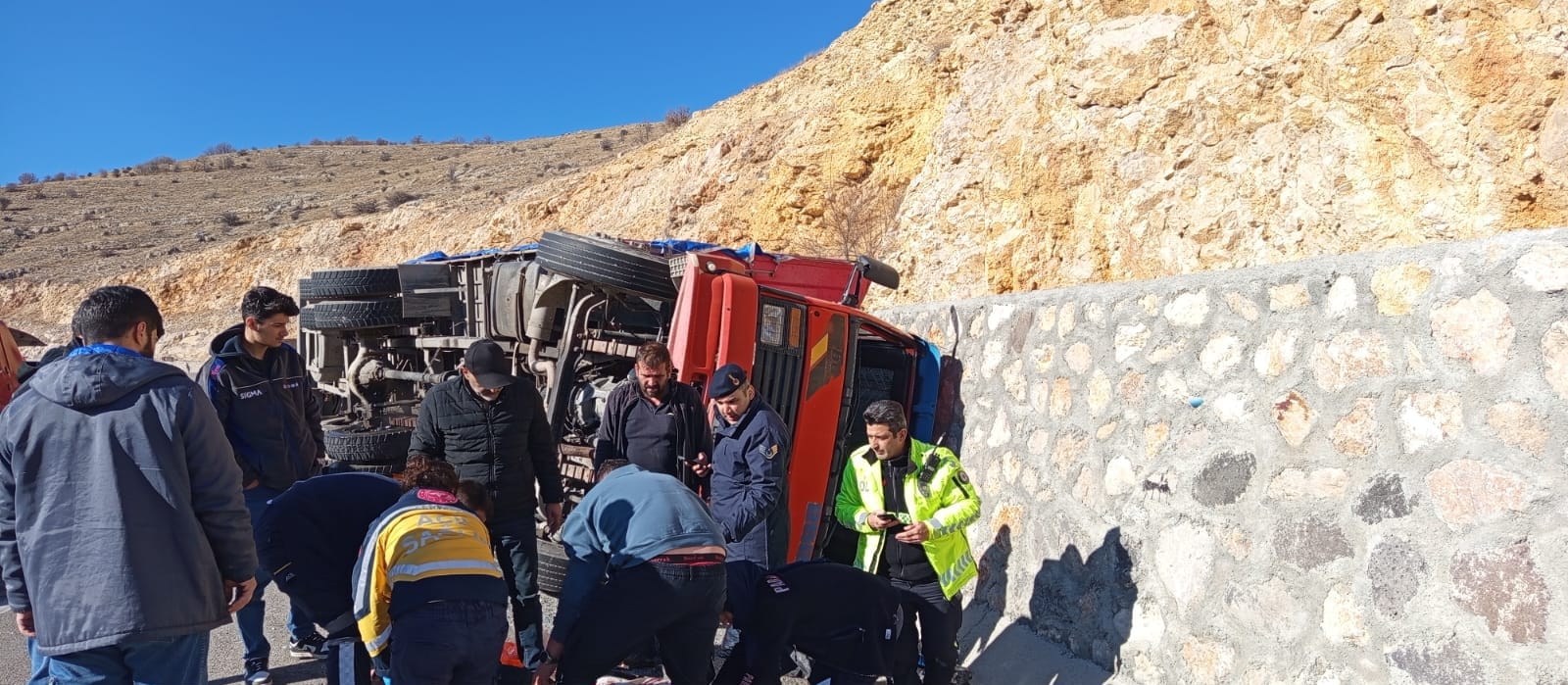 Tek Taraflı Trafik Kazası: Yaralılar Hastaneye Kaldırıldı