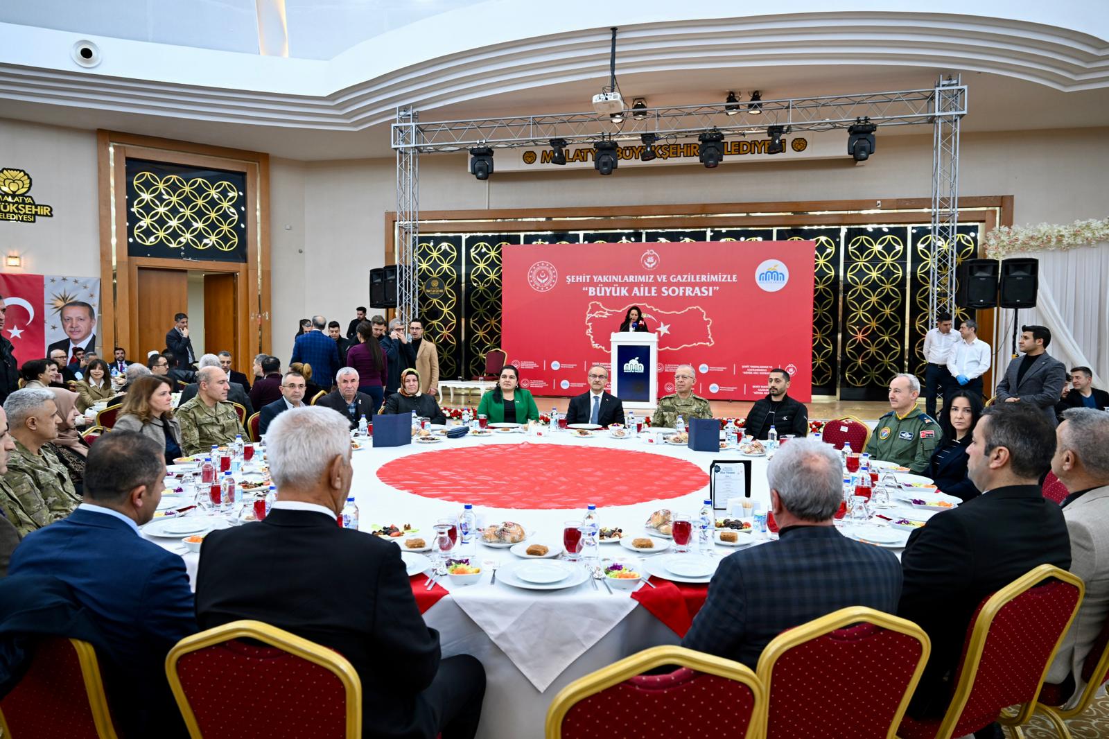 Vali Yavuz; Şehit Aileleri Ve Gazilerle İftar Programında Bir Araya Geldi.