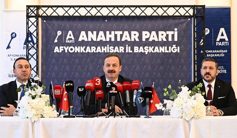 Yavuz Ağıralioğlu: Eğitimsiz Kalkınamayız, Üretimsiz Başaramayız