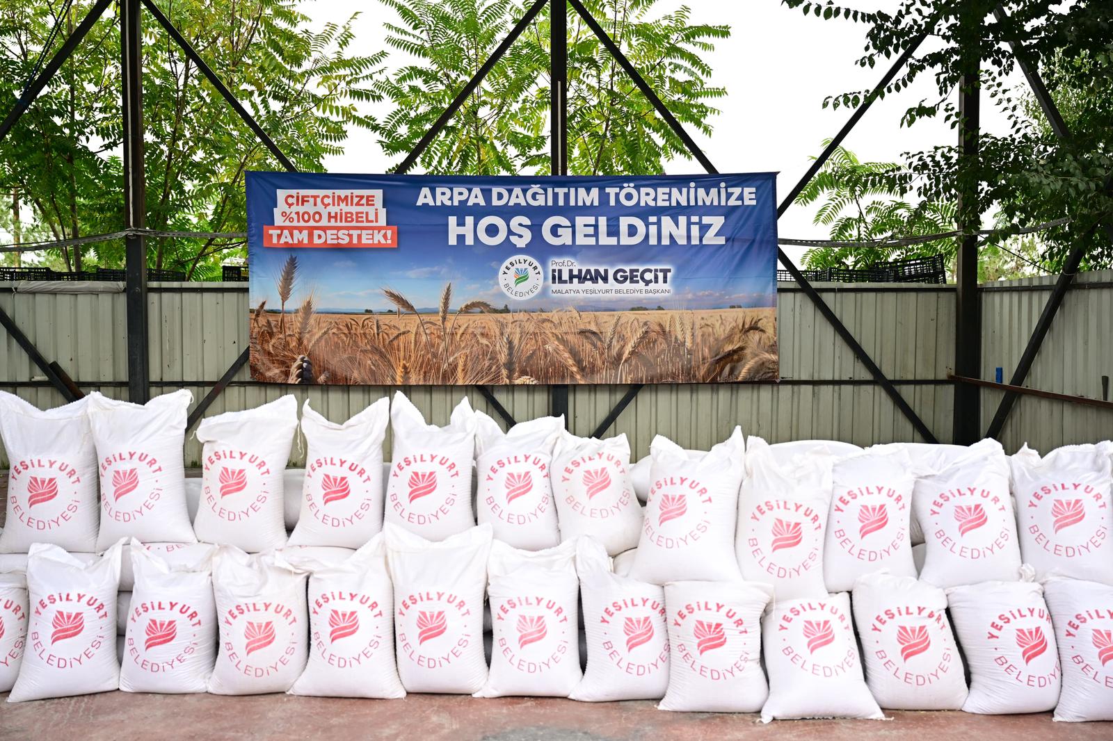 Yeşilyurt Belediyesi’nden Küçükbaş Hayvan Yetiştiricilerine 50 Ton Arpa Desteği!