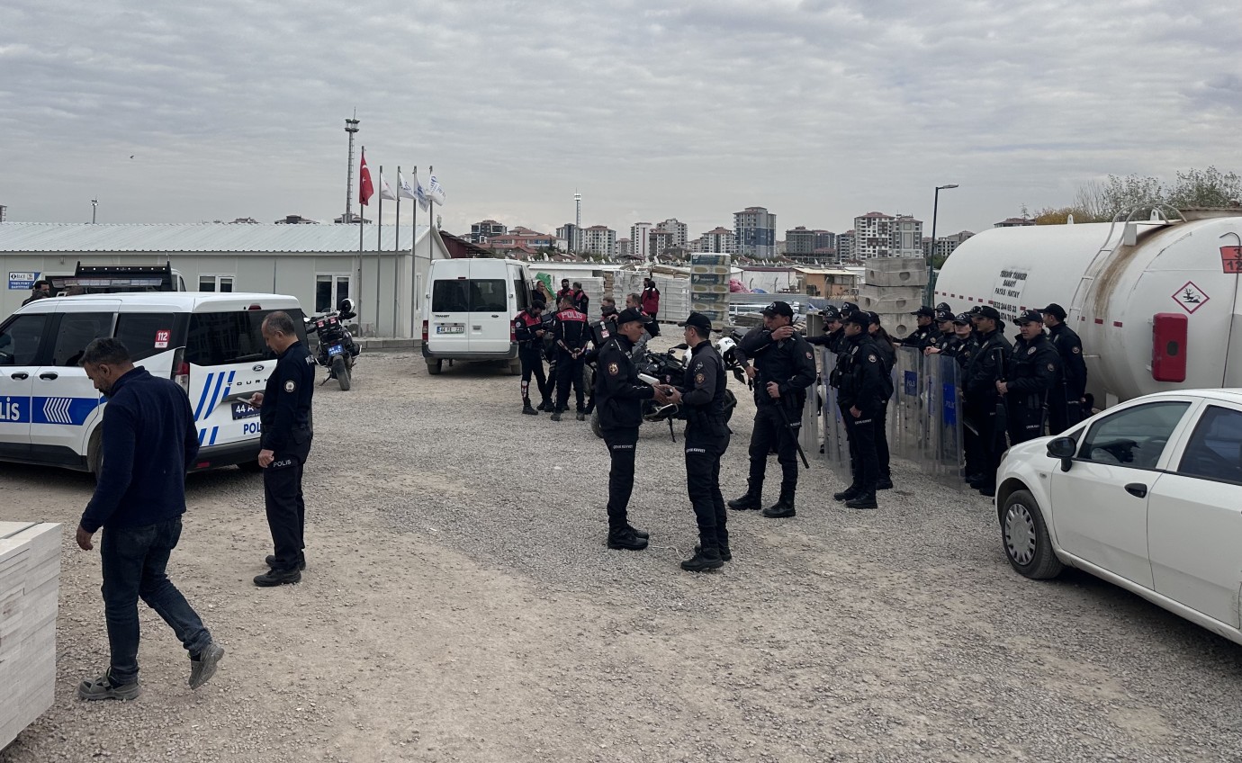 Yeşilyurt’ta Şantiye Alanında Bıçaklı Kavga: 4 Kişi Yaralandı