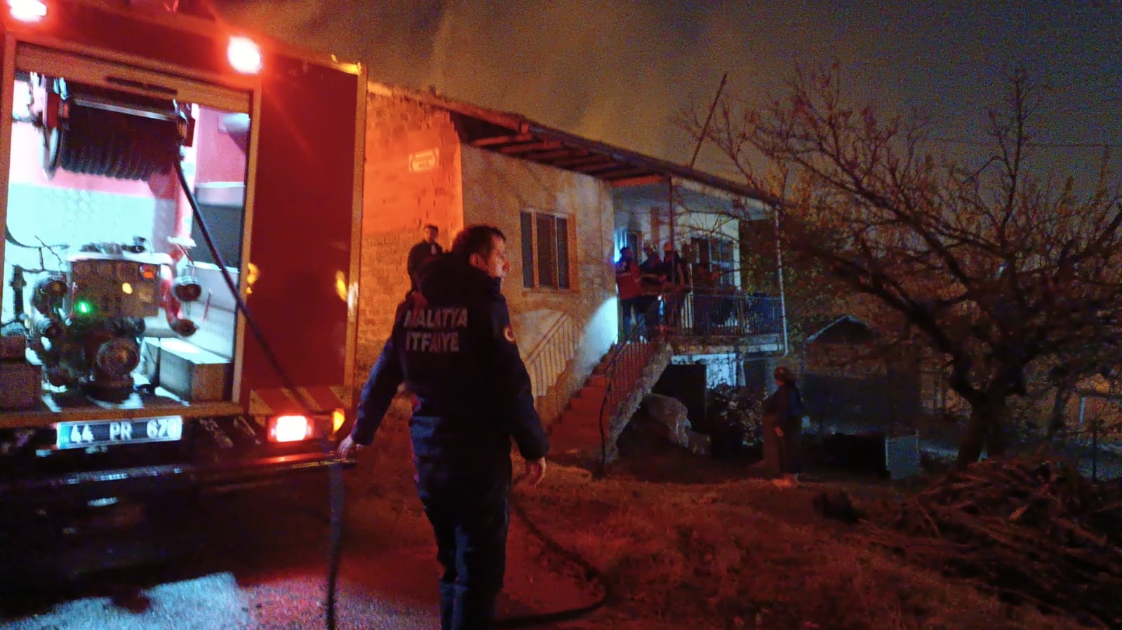 Yıldıztepe Mahallesi’nde İki Katlı Evde Yangın Maddi Hasar Meydana Geldi