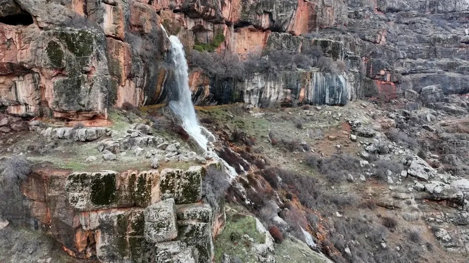 Zebil Mağarası’ndan Doğan Şelale Yılda Sadece İki Ay Akıyor