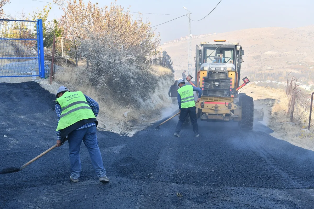 Yeşilyurt Belediyesi, Banazı’nın Yollarını Yeniliyor