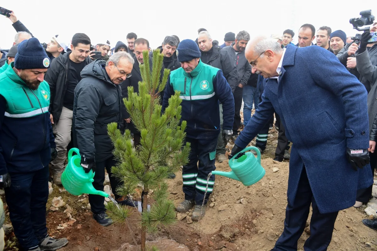 Beydağı’nda Yüz Binlerce Tohum Ve Fidan Toprakla Buluşuyor