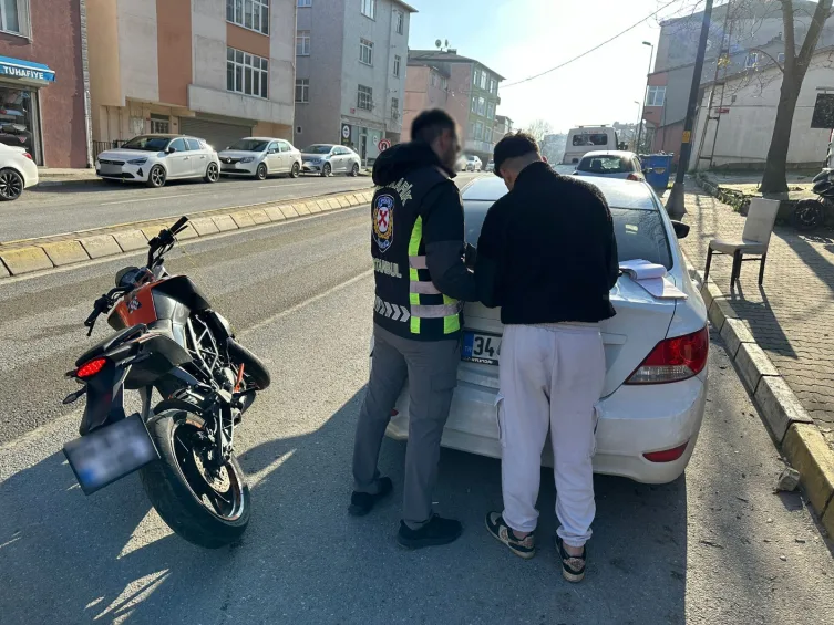 Trafikte Tehlikeli Şov: Akrobatik Hareket Yapan Motosikletçilere Ceza Yağdı
