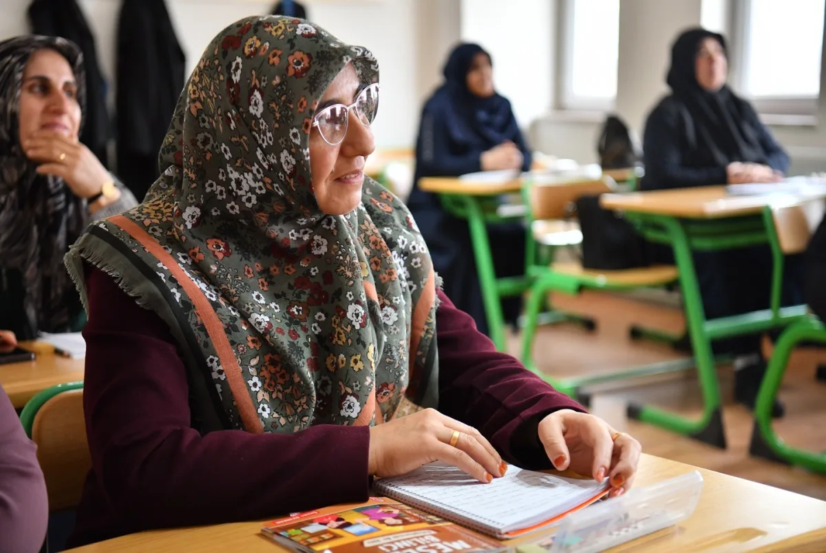 Topsöğüt’te Okuma Yazma Gururu: Kursiyerler Belgelerini Aldı