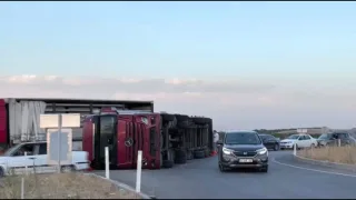 Malatya’da Kayısı Yüklü Tır Kaza yaptı. 1 Yaralı