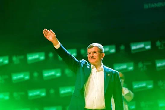 Davutoğlu Noktayı Koydu: Gelecek Partisi'nin Siyasi Yolculuğu Sona Erdi